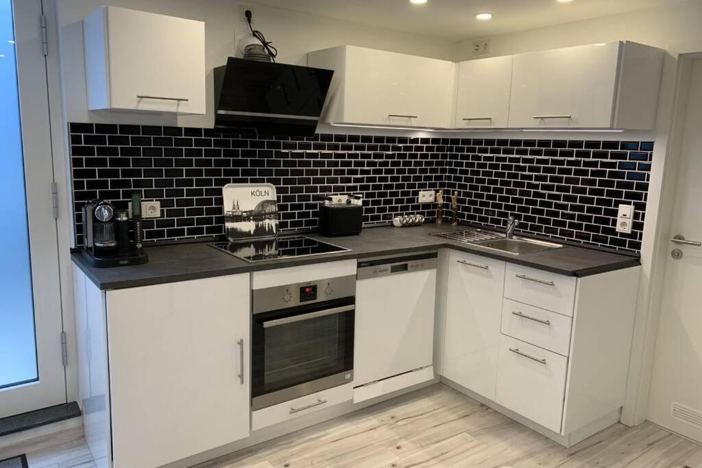 Modern Renovated Apartment Suited For Business Consultants - In Close Distance To Dt, Dhl And Un Campus - Reserved Parking 본 외부 사진