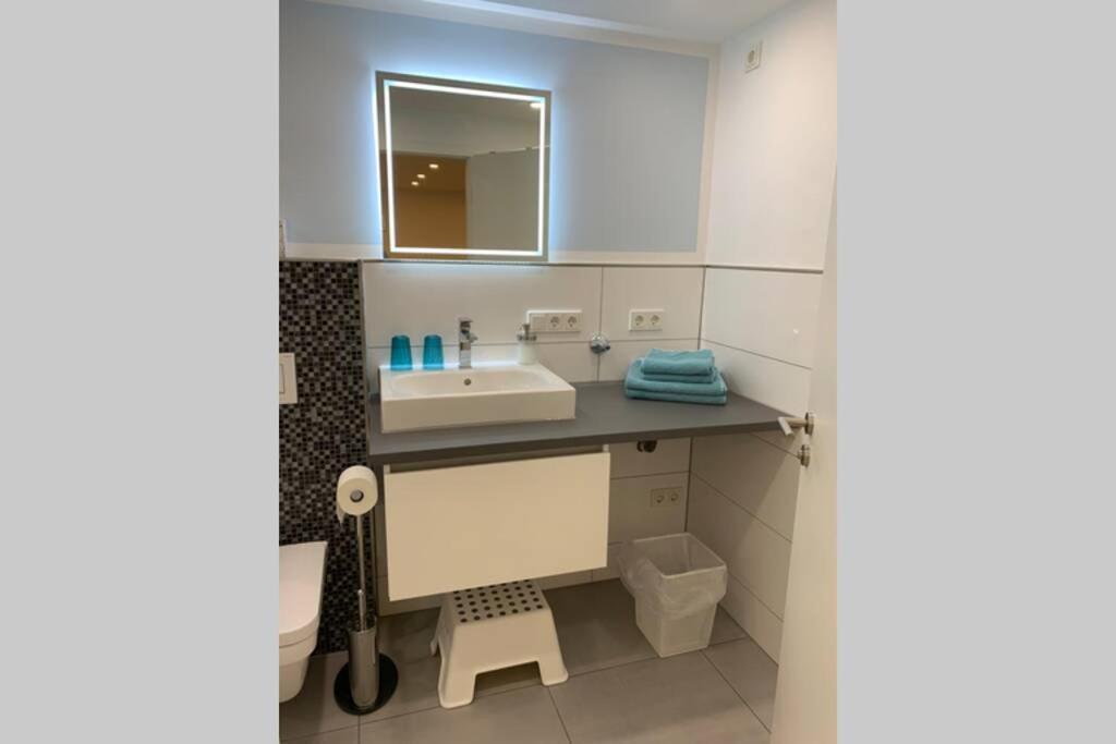 Modern Renovated Apartment Suited For Business Consultants - In Close Distance To Dt, Dhl And Un Campus - Reserved Parking 본 외부 사진